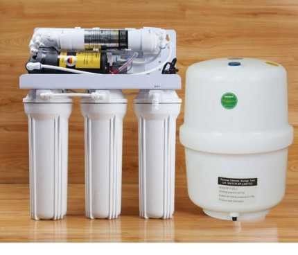 Witte 5-stadium RO-membraanwaterreiniger en 3,2-g-tank voor huishoudelijk waterfiltreren