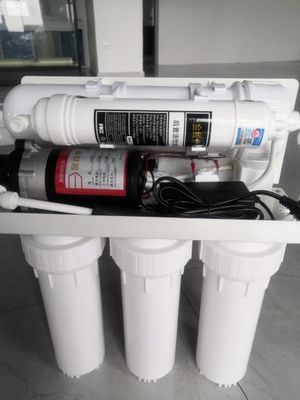 Witte 5-stadium RO-membraanwaterreiniger en 3,2-g-tank voor huishoudelijk waterfiltreren